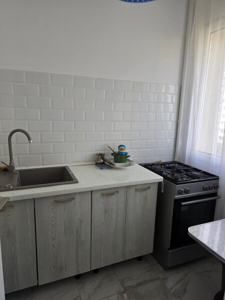 Dristor, chiar la gura de metrou, 5 minute mall si parc IOR,