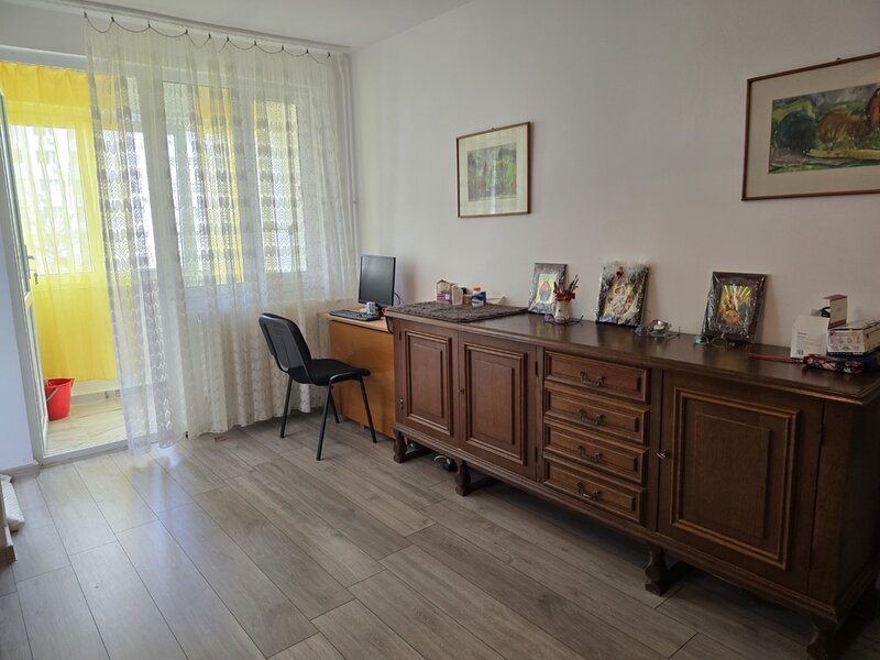 Dristor, chiar la gura de metrou, 5 minute mall si parc IOR,